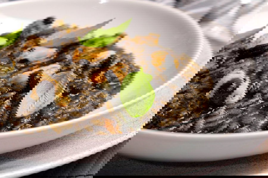Risotto al nero di seppia e cozze
