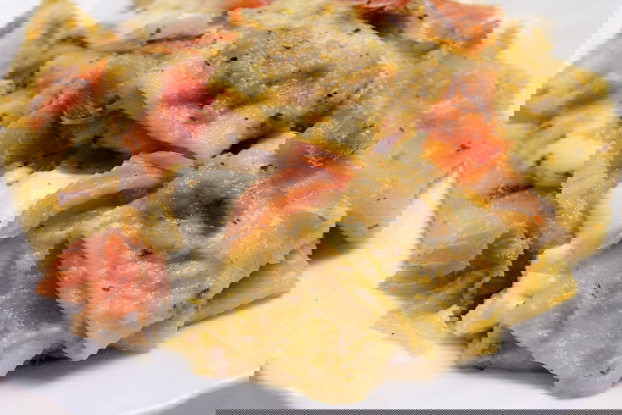 Paccheri freschi con crema di melanzane, stracchino e speck