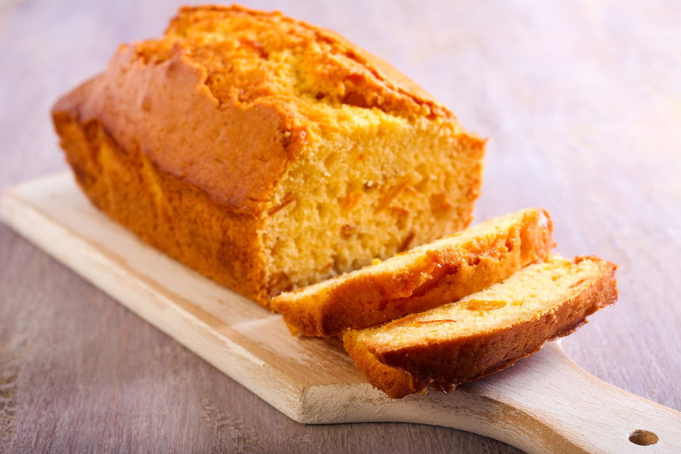 Plumcake all’arancia senza burro e con albicocche disidratate