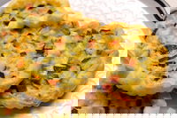 Mini quiches con zucchine, mortadella e Emmenthal