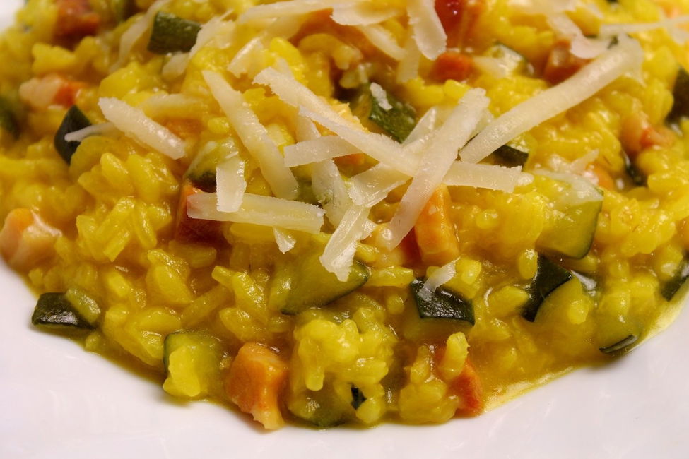 Risotto con zucchine, pancetta e zafferano