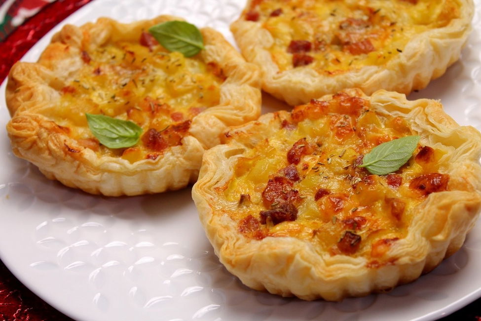 Mini quiches con patate, pancetta e gorgonzola dolce