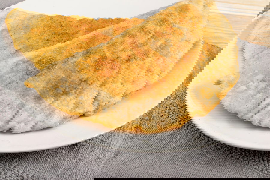 Chebureki ripieni di carne e cipolle