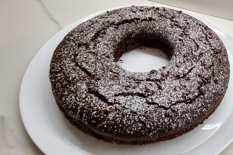 Ciambellone al cioccolato senza glutine e senza lattosio