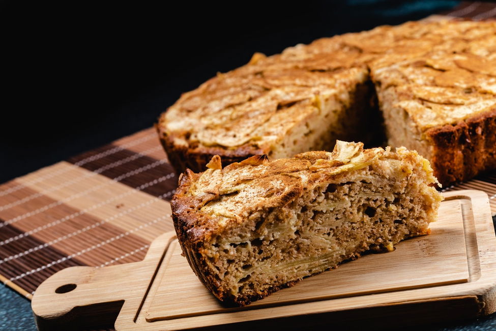 Torta semintegrale di mele, cannella, cacao e cioccolato
