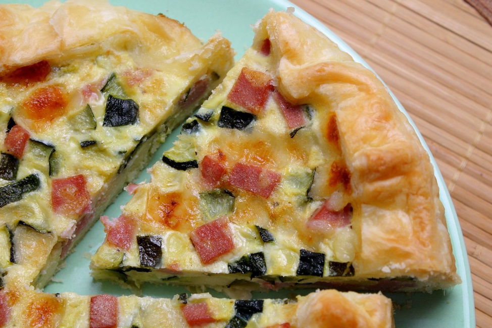 Torta salata con mortadella, zucchine e Asiago