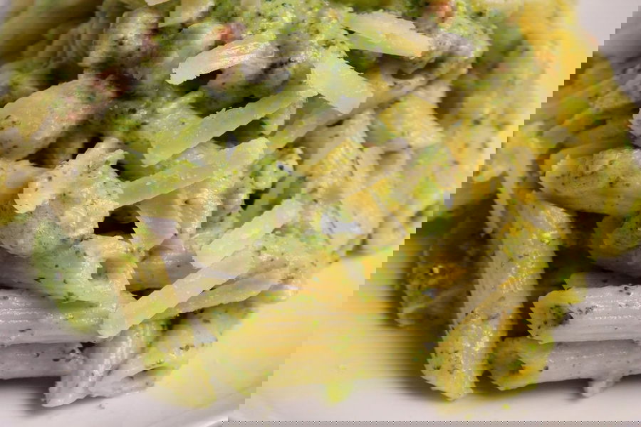 Penne rigate con broccoletti, pancetta e Philadelphia