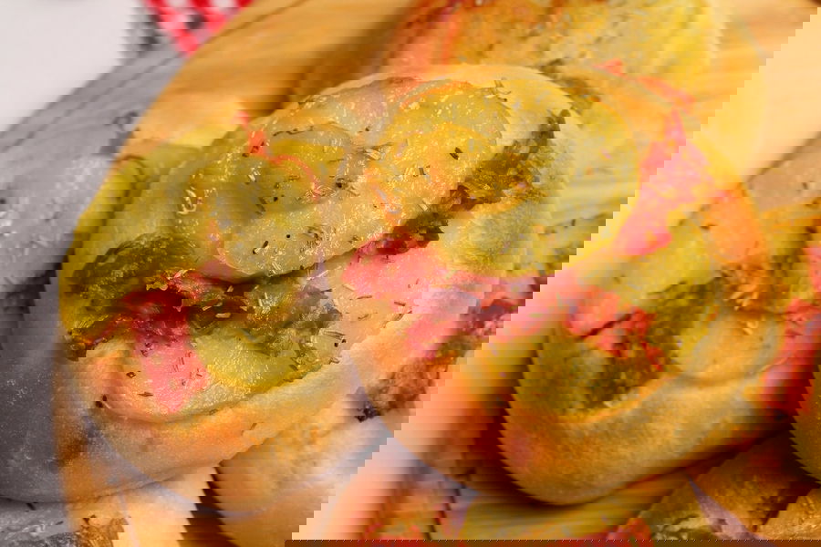 Focaccine con patate e salame
