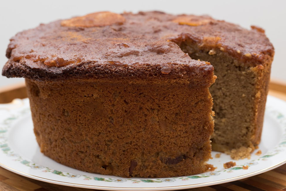 Torta semintegrale con mele frullate e noci