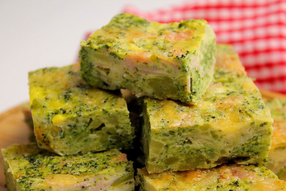 Frittata al forno con broccoletti, prosciutto cotto ed Emmenthal