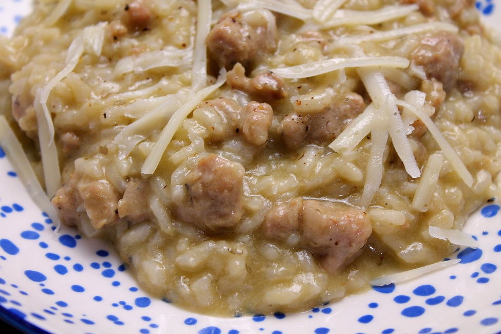 Risotto con crema di melanzane, salsiccia e caciocavallo
