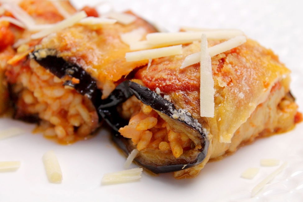 Involtini di melanzane alla parmigiana con riso e mortadella