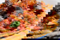 Busiate con pesce spada, melanzane e olive nere