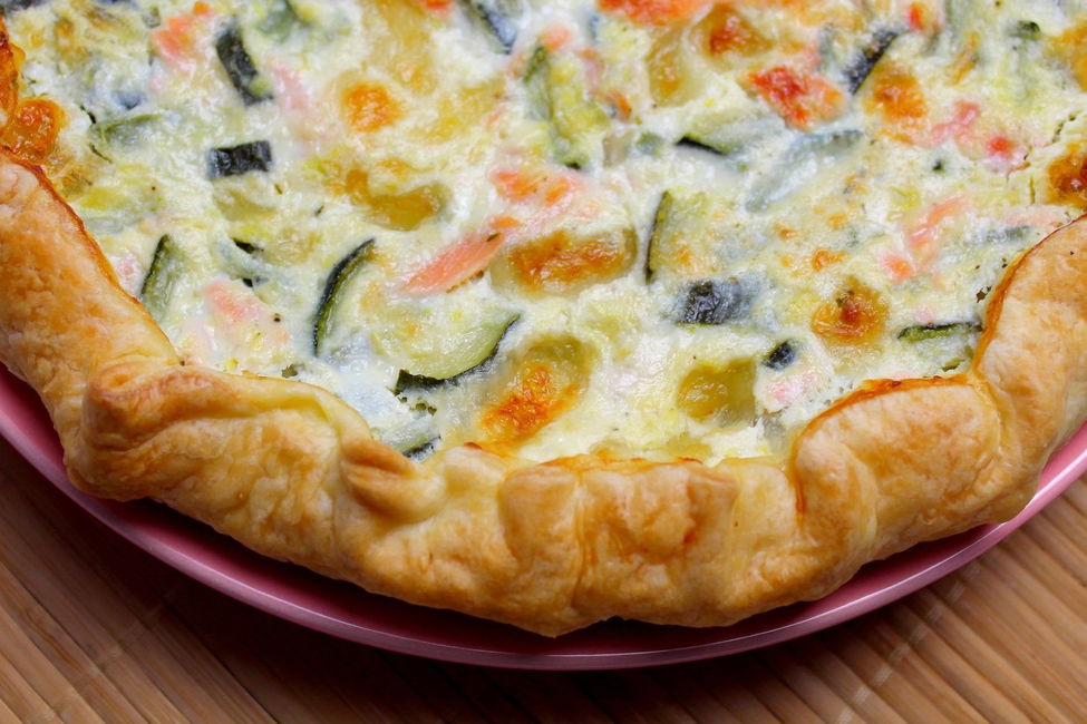 Sfoglia rustica con salmone affumicato, zucchine e mozzarella