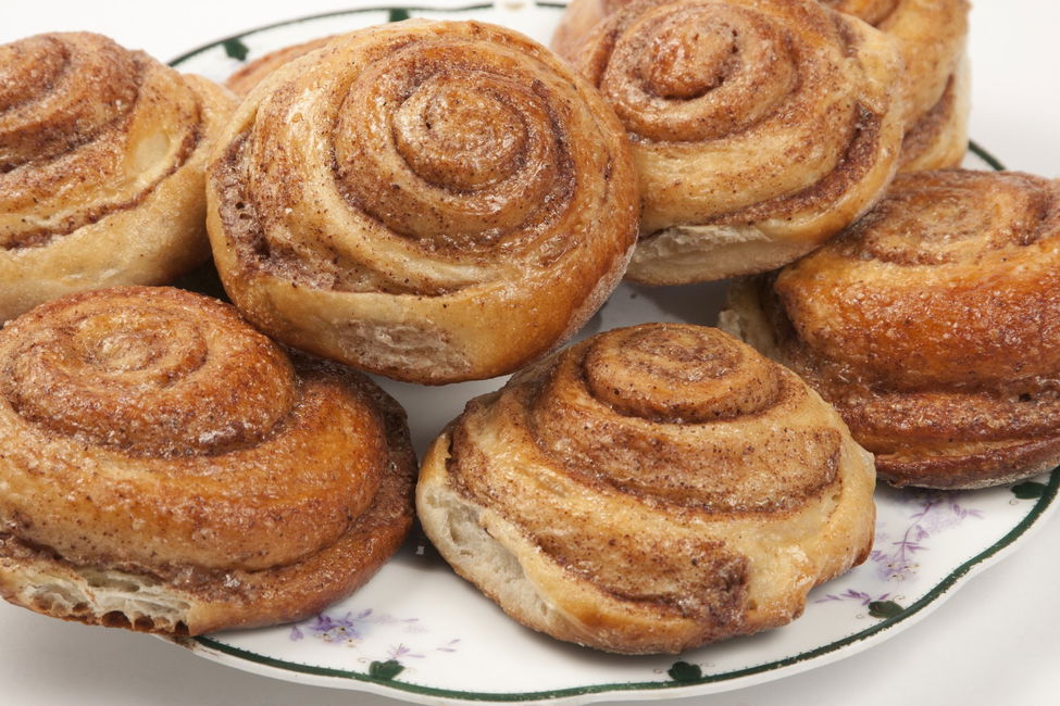 Cinnamon Rolls con burro di arachidi e glassa croccante