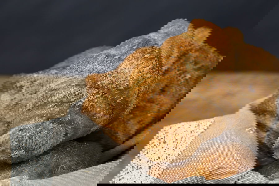 Cornetti sfogliati facili con mandorle