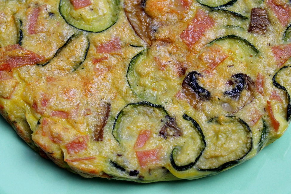 Frittata al forno con zucchine, funghi e mortadella