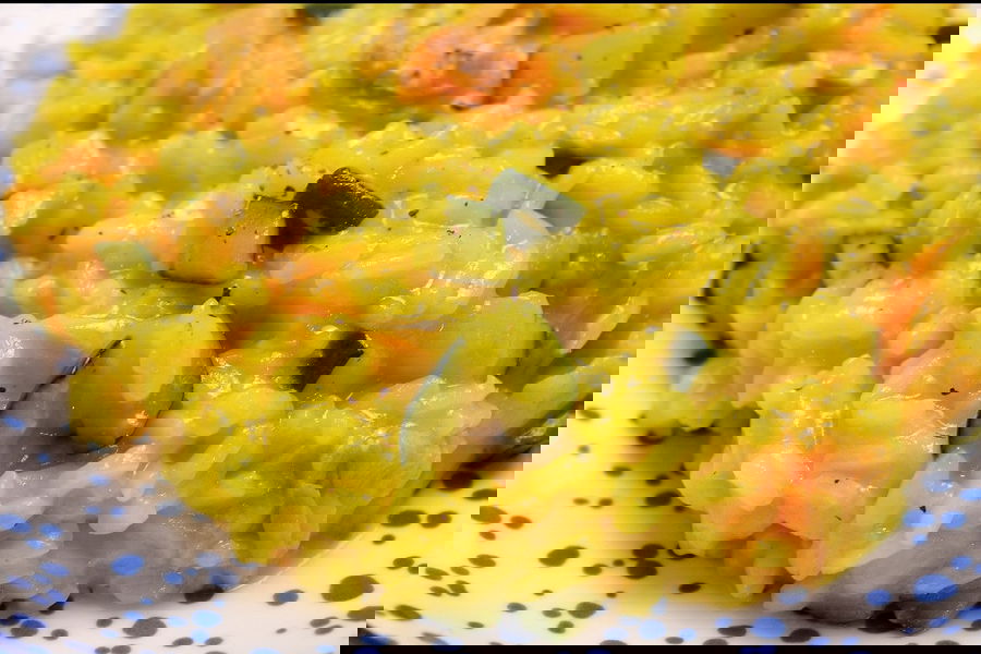 Risotto con salmone affumicato, zucchine e zafferano