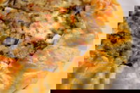 Torta rustica con melanzane, salsiccia e feta