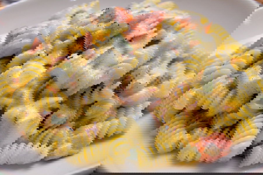 Fusilli con salmone affumicato, zucchine e Philadelphia