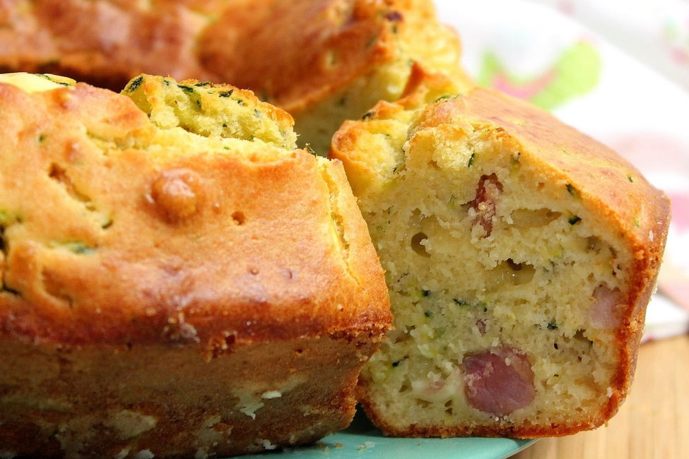 Ciambella salata con zucchine, pancetta e Leerdammer