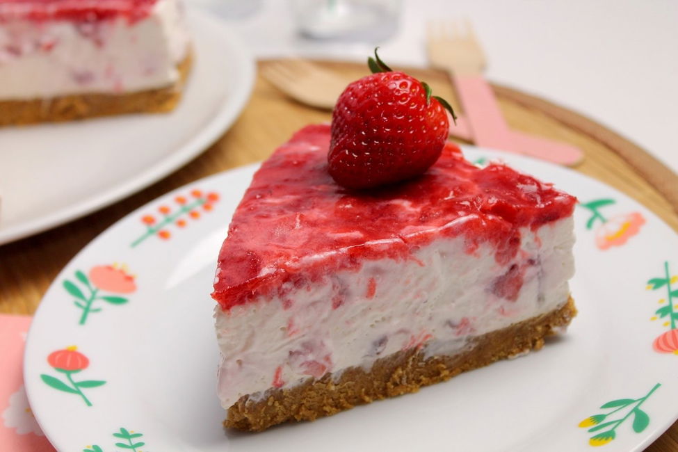 Cheesecake alla fragola senza lattosio