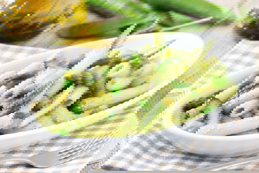 Pasta con asparagi e piselli