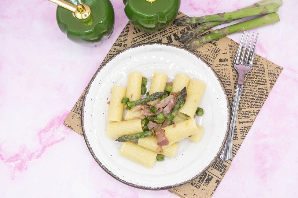 Rigatoni con asparagi e guanciale