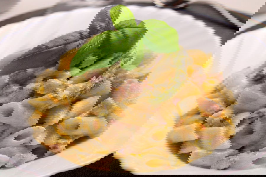 Mezze penne con asparagi, mortadella e Philadelphia