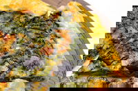 Torta salata con spinaci, melanzane, prosciutto cotto e mozzarella