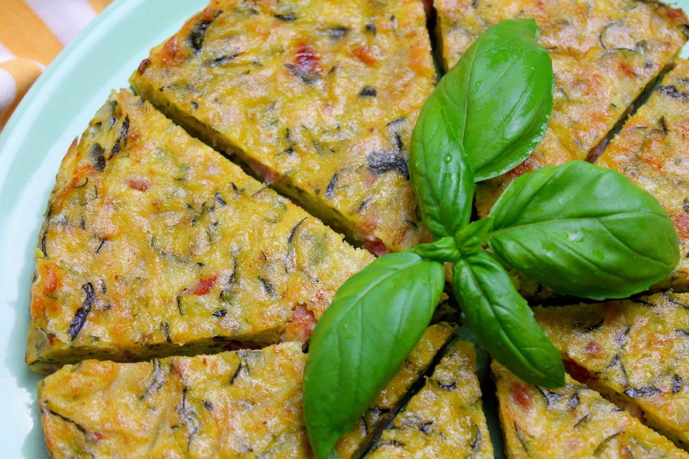 Frittata al forno con cipolle, zucchine e pancetta