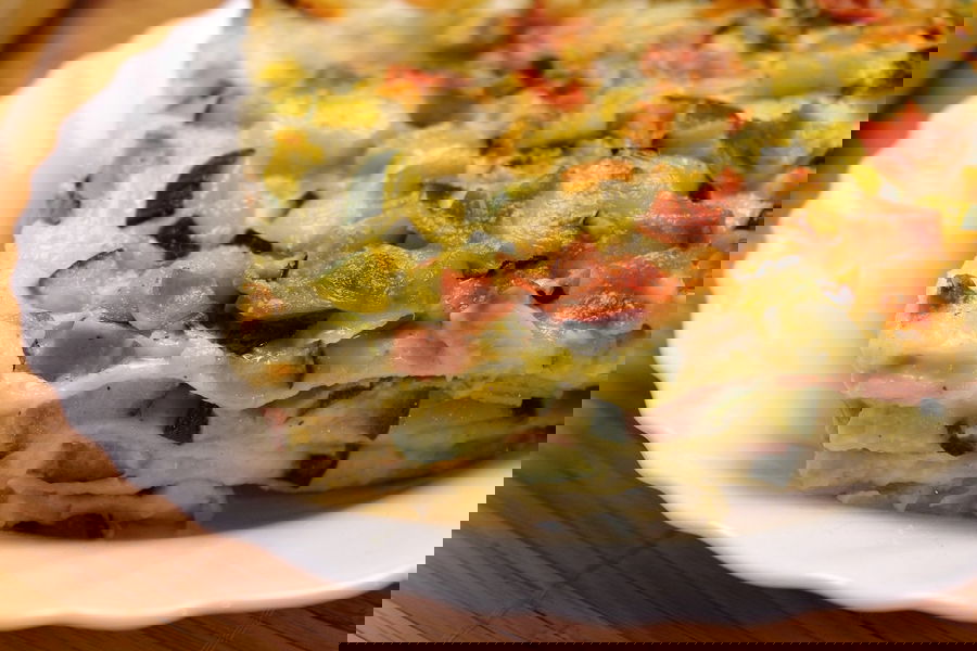 Lasagne con zucchine, mortadella e pistacchi
