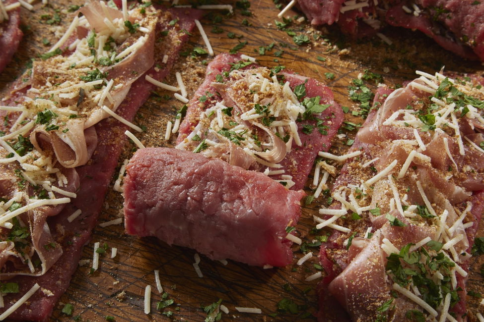 Involtini di braciole con prosciutto e formaggio