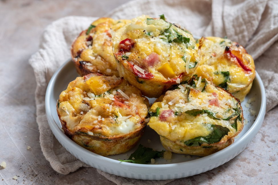 Muffin frittatine con prosciutto, formaggio ed erbette