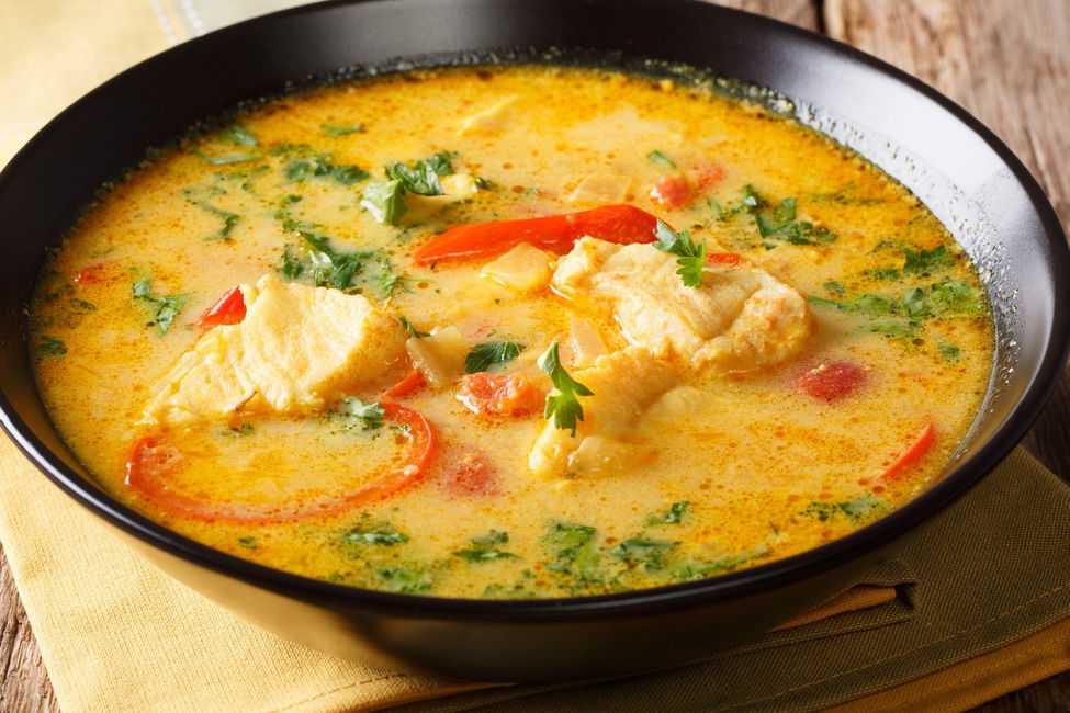 Moqueca brasiliana con latte di cocco e peperoni