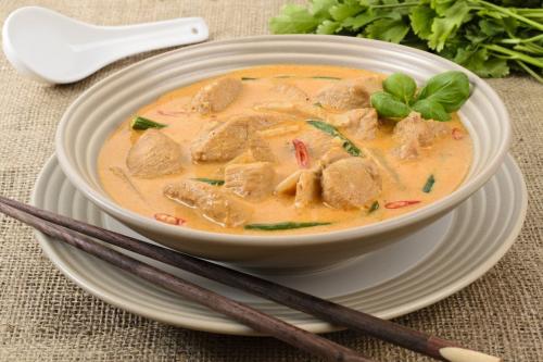 Krachan Phet Gai: pollo thai al curry rosso