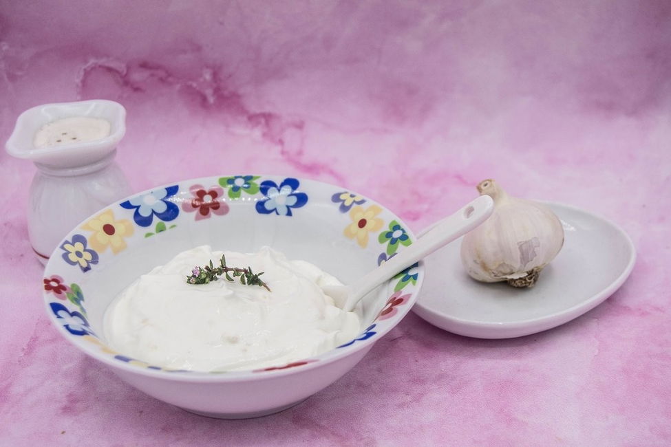 Salsa cremosa all’aglio e yogurt