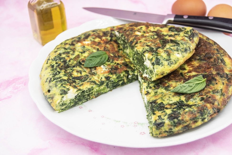 Frittata soffice con cuore di feta e spinaci