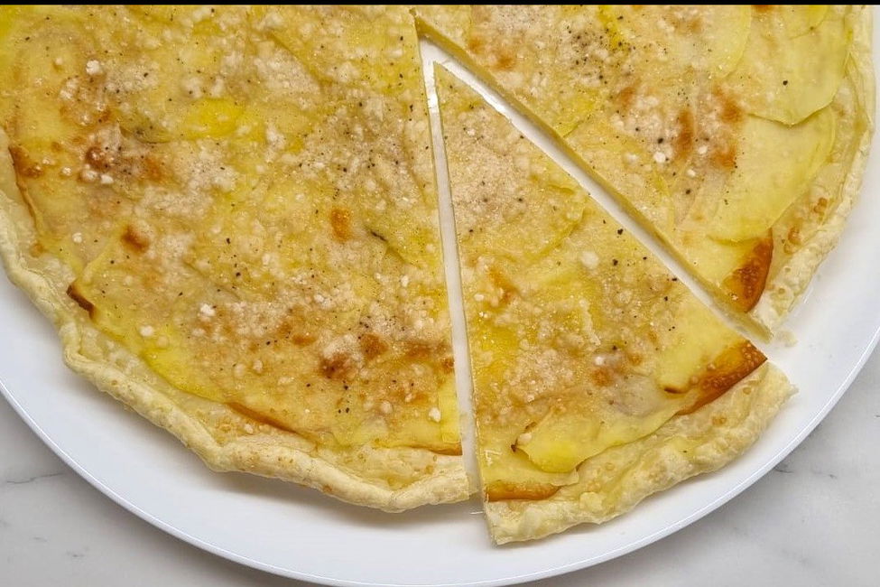 Torta rustica con stracchino, scamorza affumicata e patate