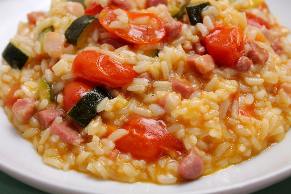 Risotto con pomodorini, zucchine e pancetta affumicata