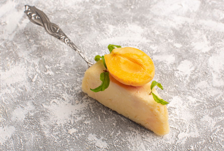 Cheesecake al kaki, un dolce autunnale cremoso e senza cottura