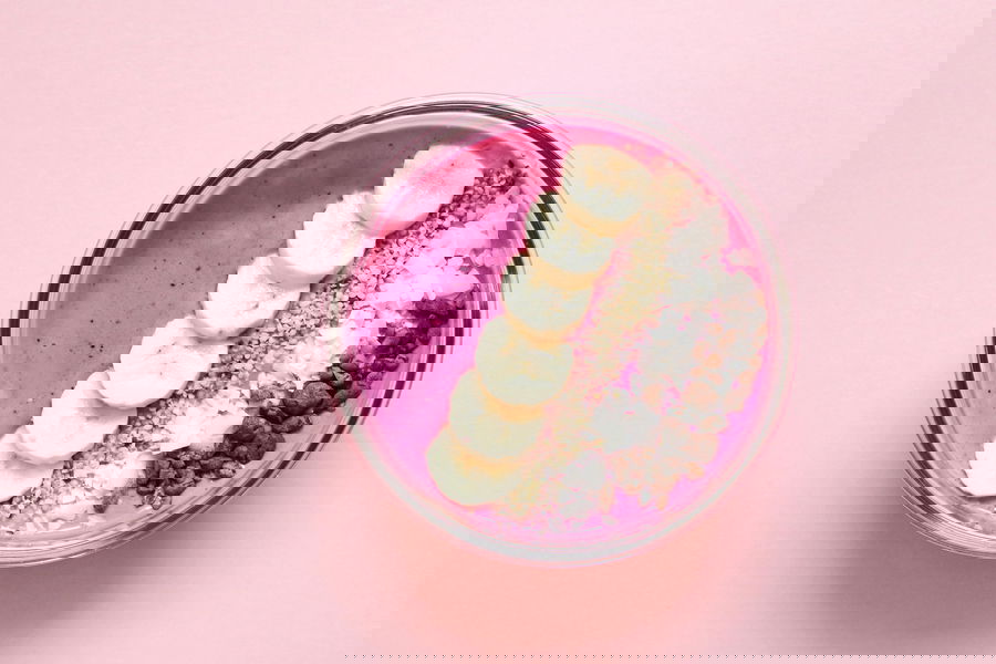 Smoothie bowl con bevanda di avena: la colazione fresca e colorata dell’estate