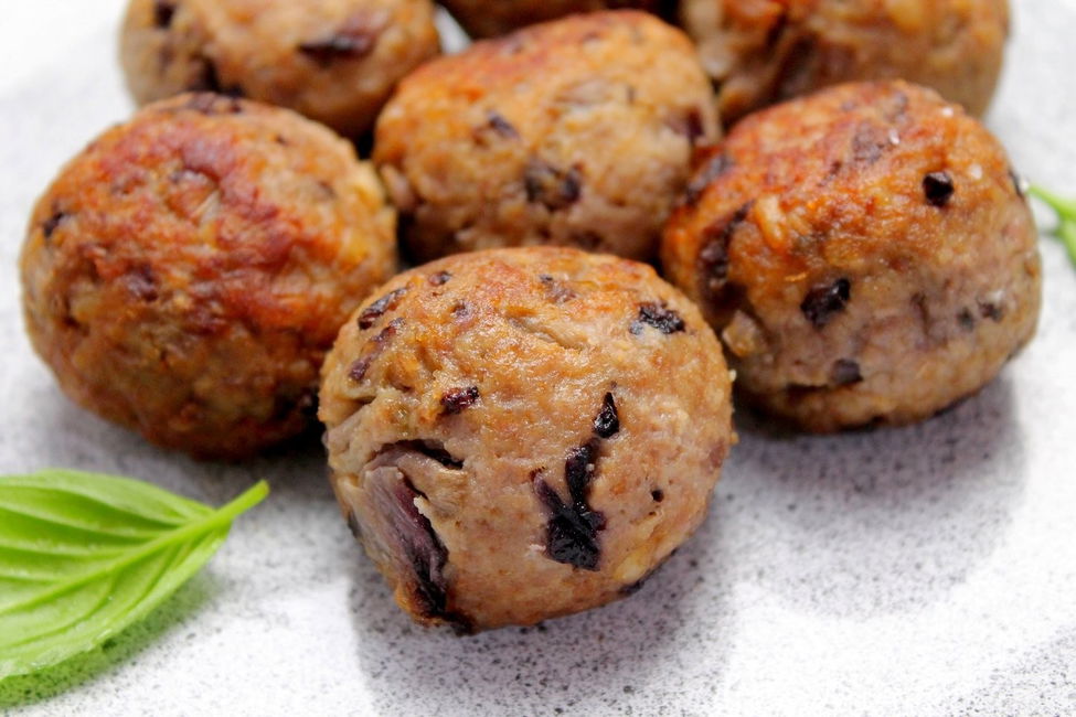Polpette di carne con radicchio e cipolla