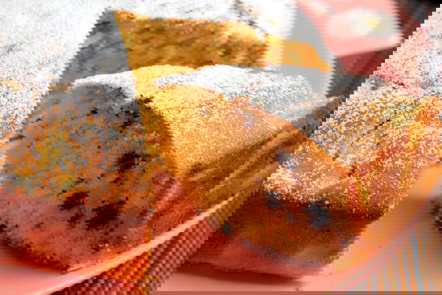 Torta allo yogurt, pere e cioccolato senza lattosio