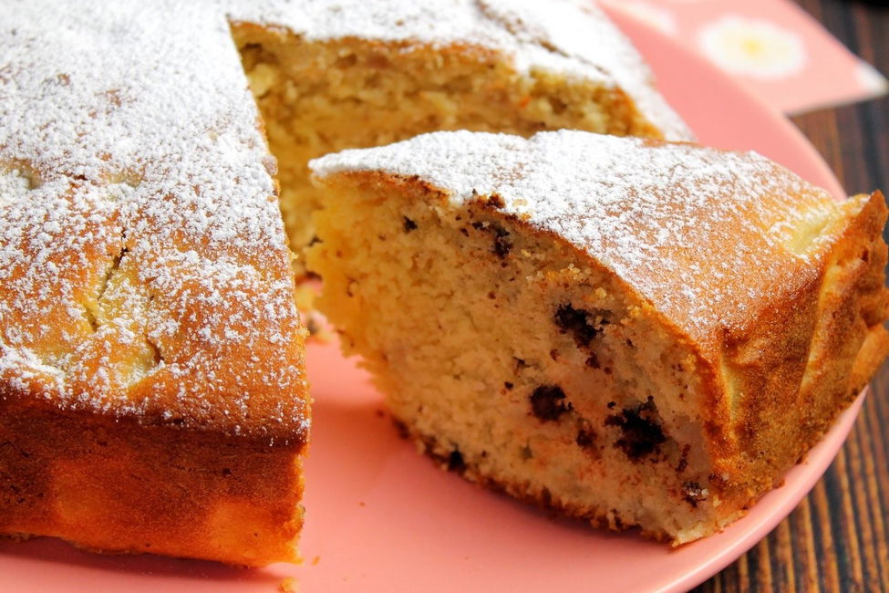 Torta allo yogurt, pere e cioccolato senza lattosio