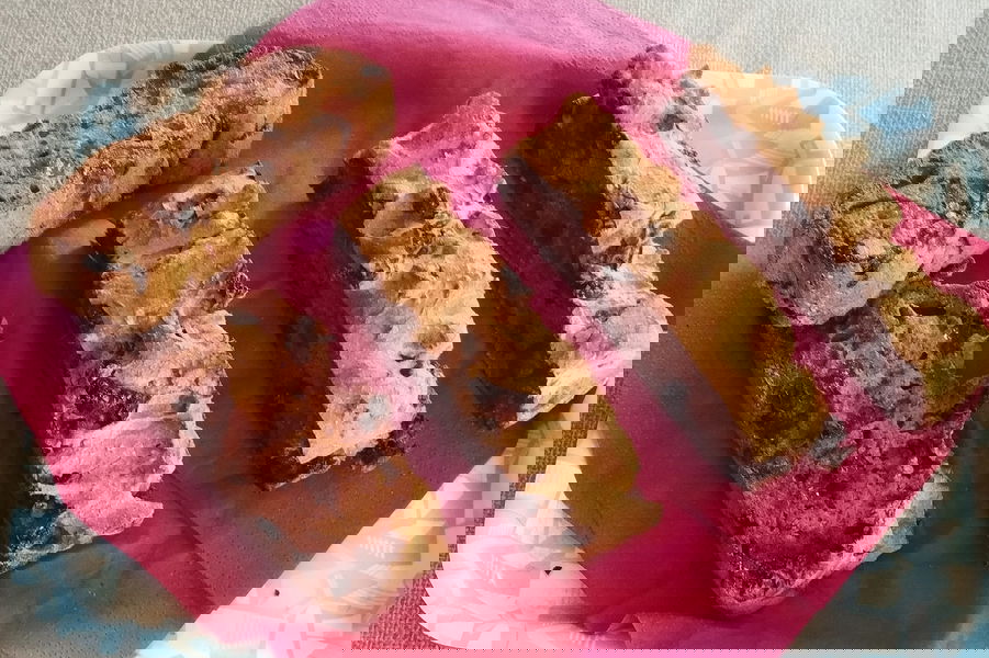 Pan di frutta secca e semi di papavero cotto in friggitrice ad aria