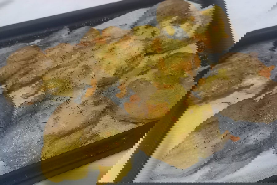 Patate schiacciate al forno