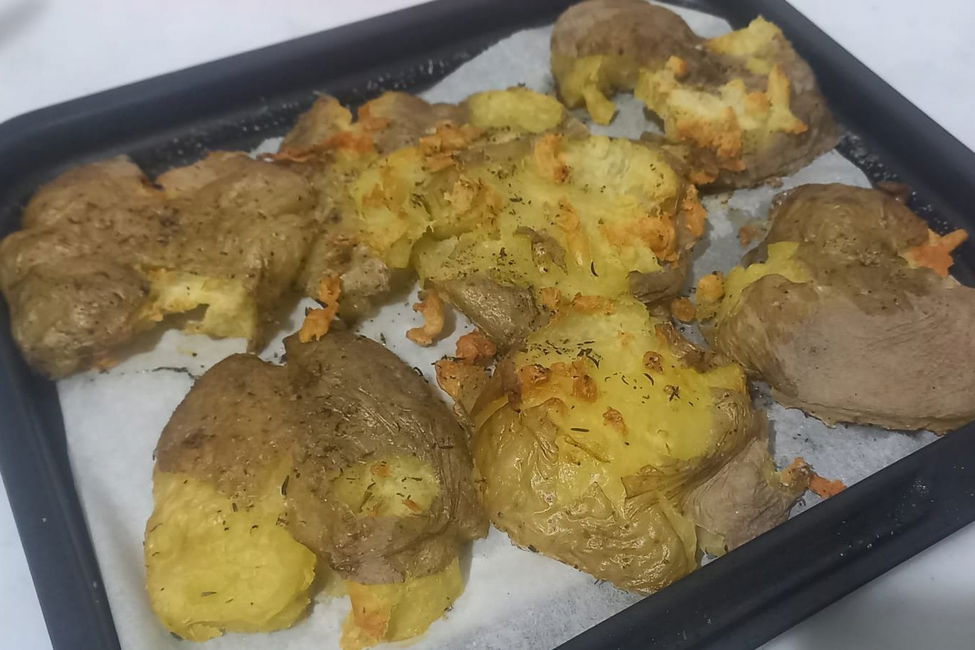 Patate schiacciate al forno