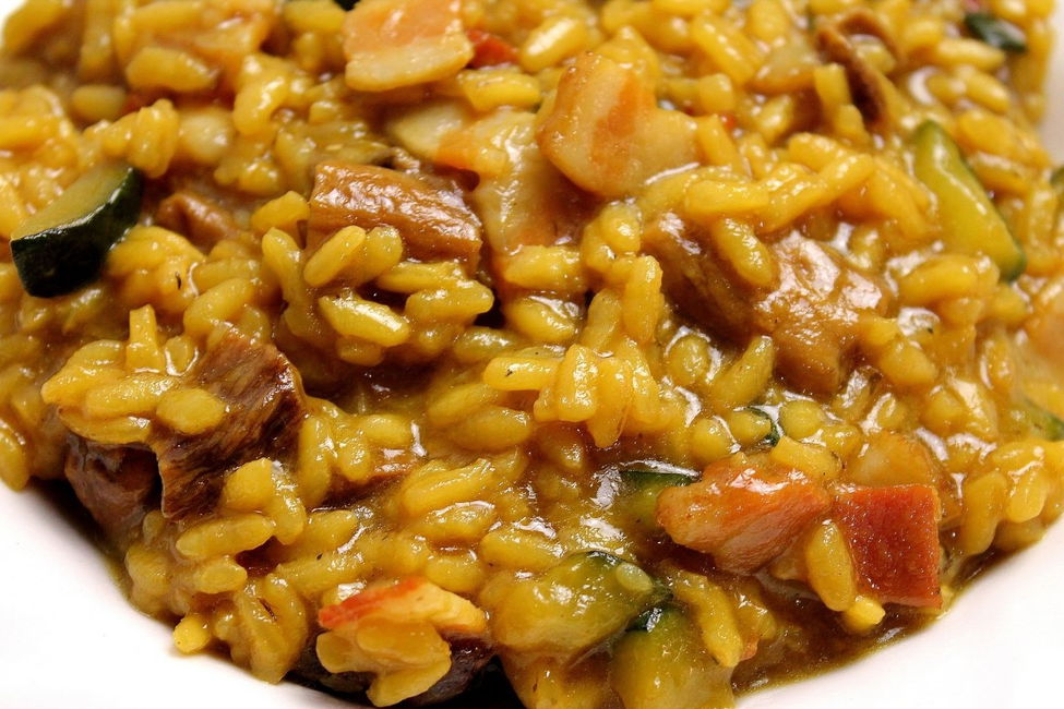 Risotto con zucchine, funghi porcini e pancetta