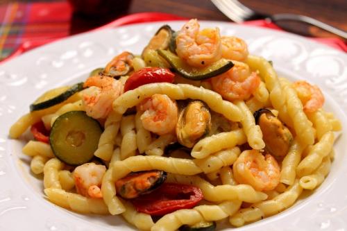 Busiate con zucchine, mazzancolle e cozze